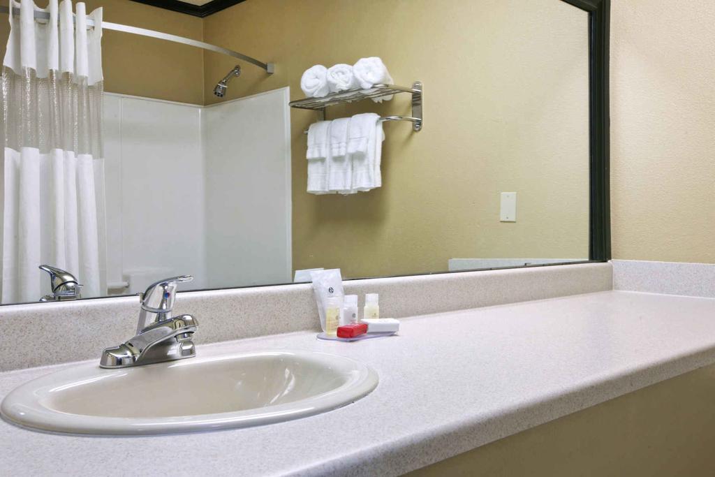 Quality Inn テクサーカナ エクステリア 写真
